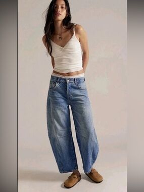 We The Free by Free People Good Luck Mid-Rise Barrel Jeans Size 25 Light Wash